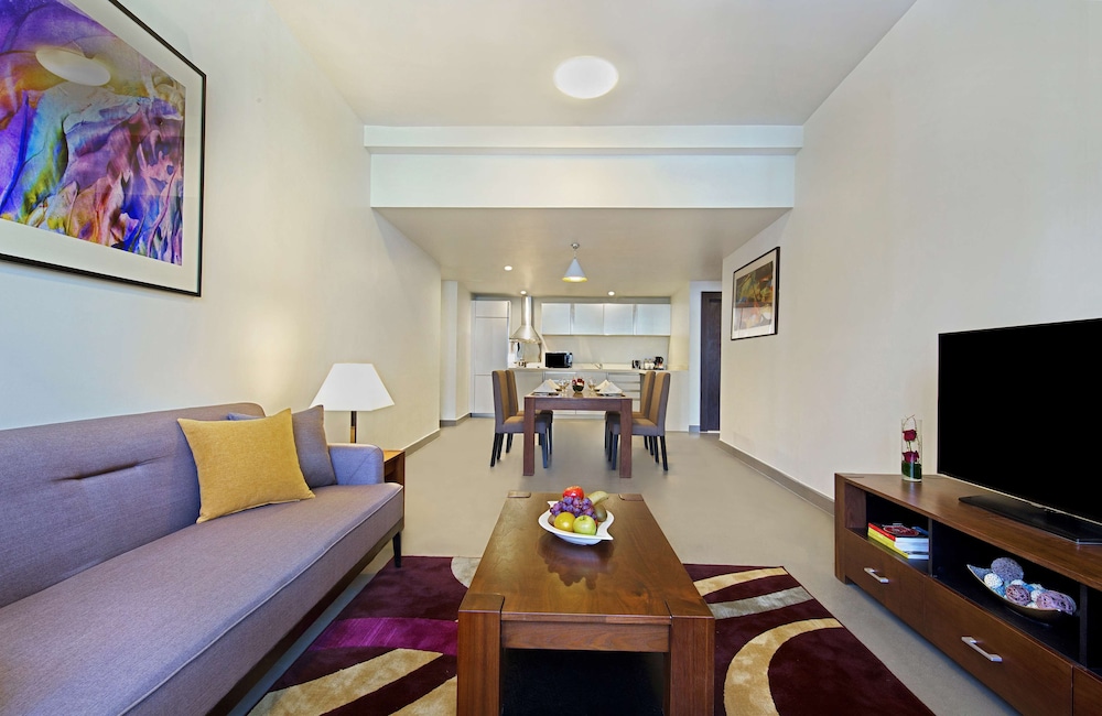The Curve Hotel — photo 4